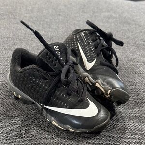 Nike Kids Black and White Soccer Cleats